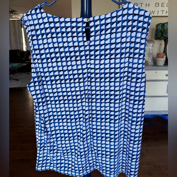 Calvin Klein Abstract Blue, Black, and White Top, Pleated Scoop neck, Size 1X - Picture 2 of 6